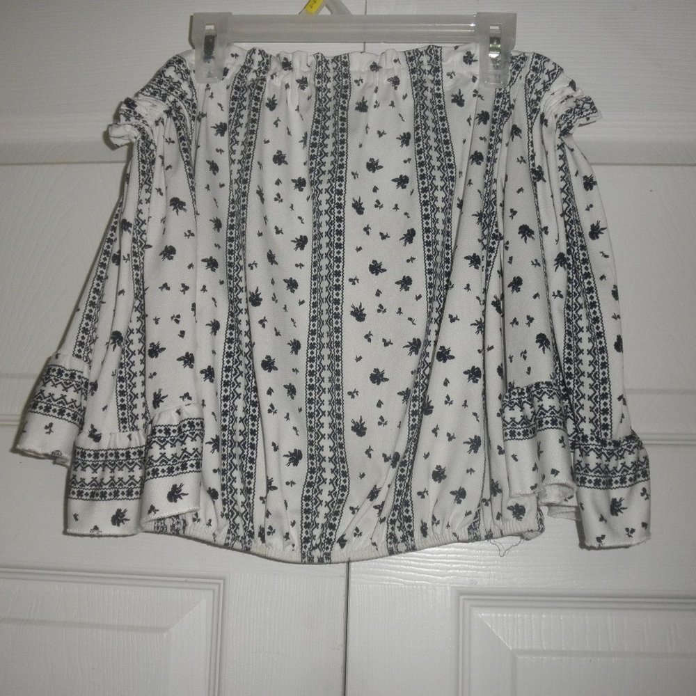 Off the Shoulder crop top Size M
